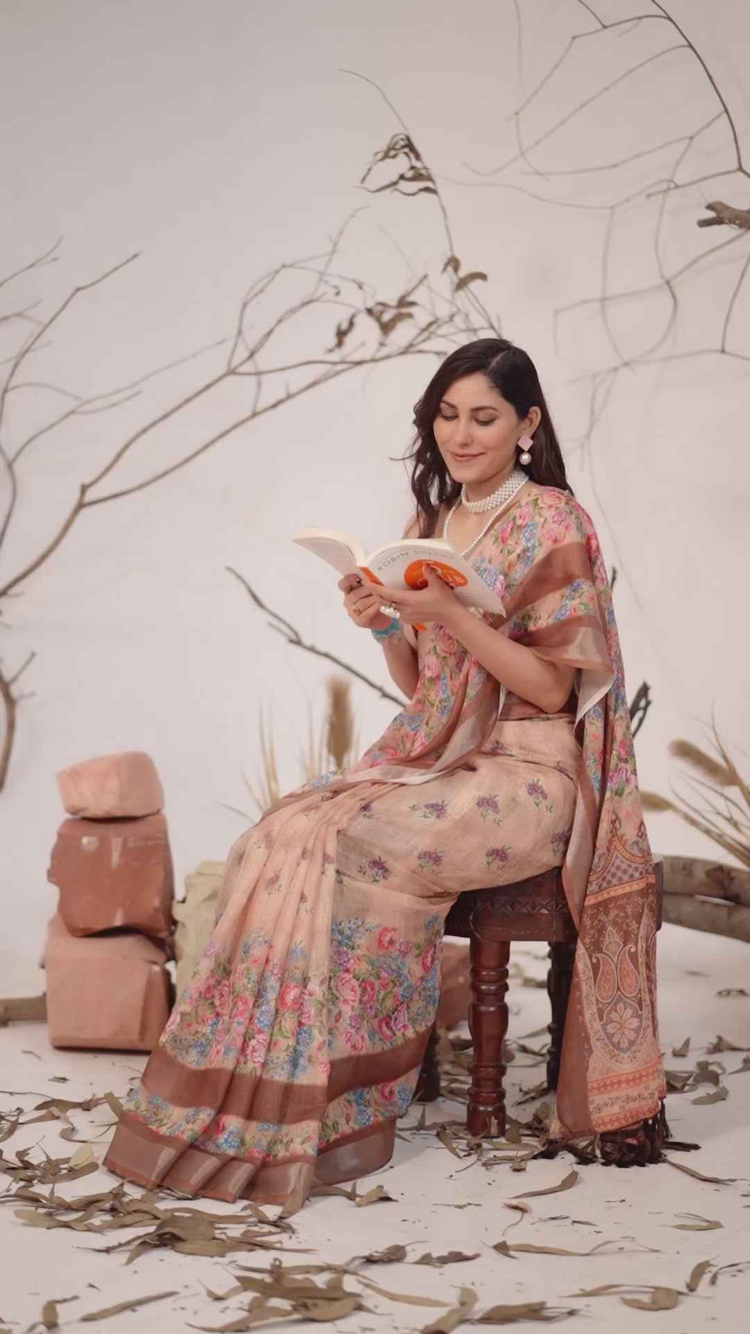 Elegant Bloom Linen Saree